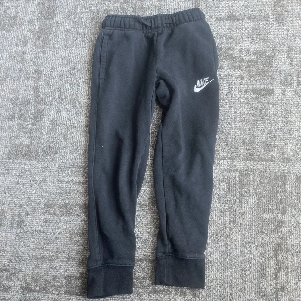 Nike Sweatpants Kids Size 6 Black Good Fleece Joggers Embroidered Logo